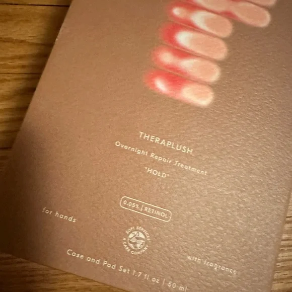 Soft Services THERAPLUSH™ “HOLD”
Overnight Repair Treatment refillable case - Picture 2 of 8